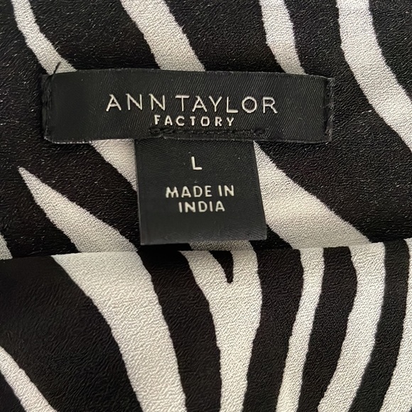 Ann Taylor Zebra Print Sleeveless Blouse Layered Hem Black/White L - Picture 5 of 6